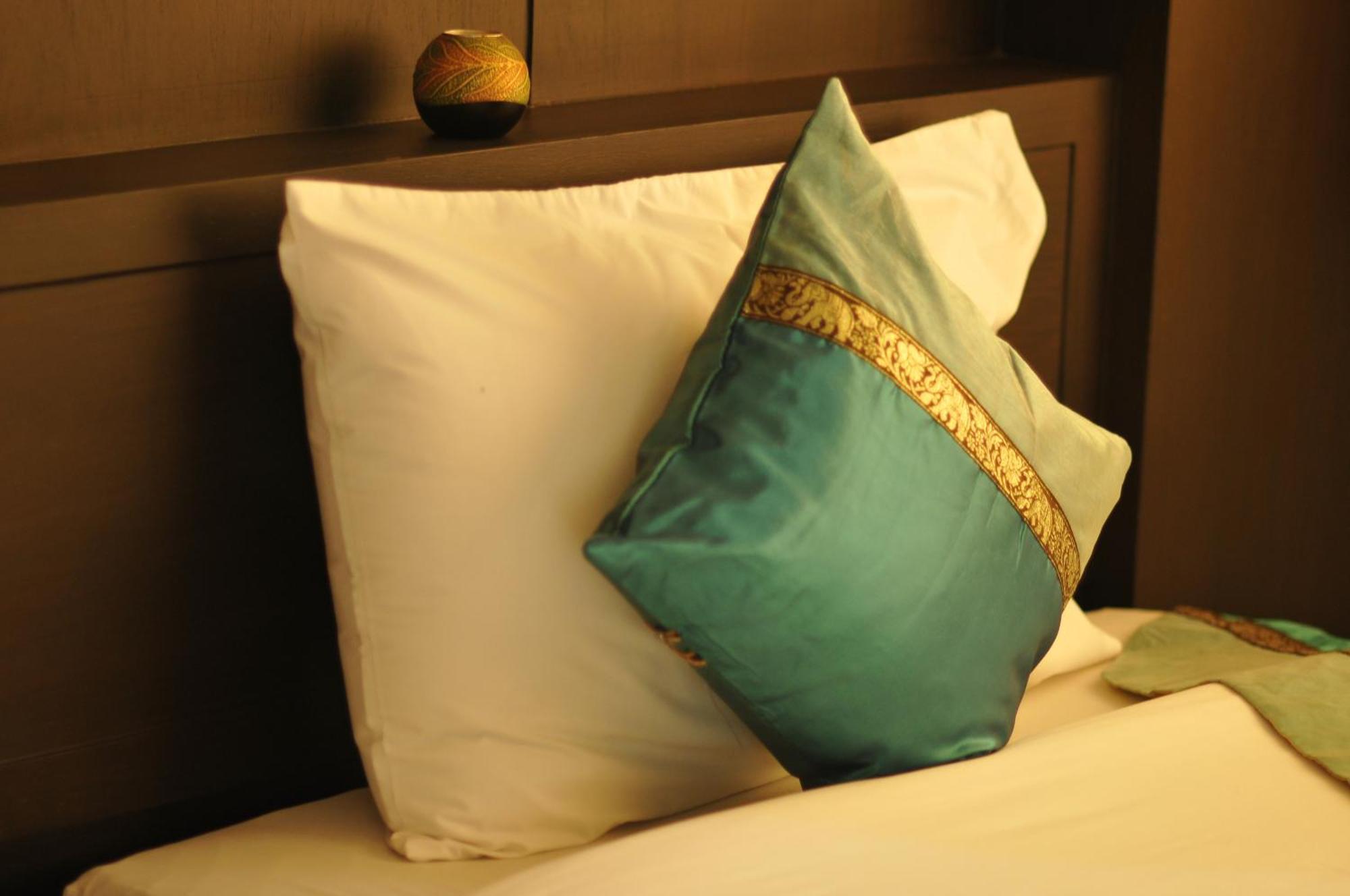 Regent Suvarnabhumi Hotel Bangkok Esterno foto